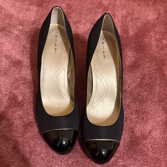 Tahari Black and Gold Heels - Picture 1 of 6